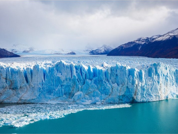 Frente del glaciar Perito Moreno con el lago Argentino, en Patagonia (Argentina)