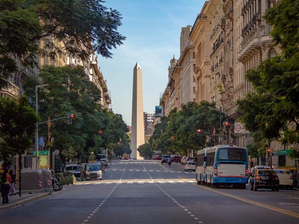 El Obelisco en la avenida 9 de Julio de Buenos Aires