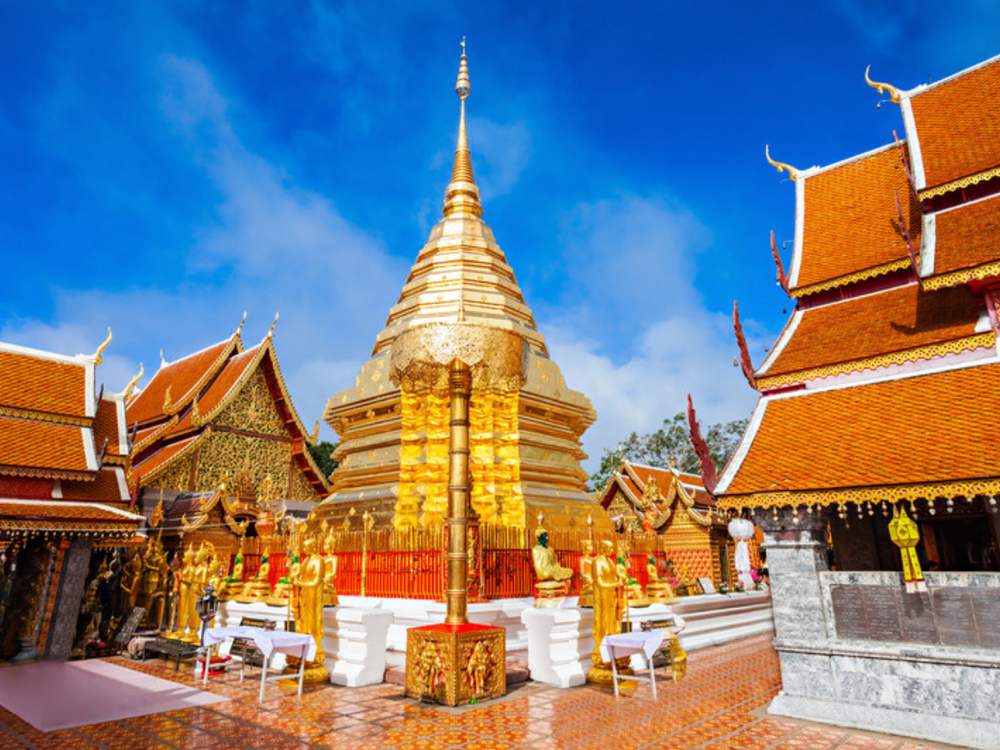 Stupa dorado del templo Doi Suthep en Chiang Mai (Tailandia)