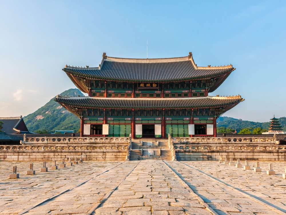 El pabellón principal del palacio Gyeongbokgung en Seúl