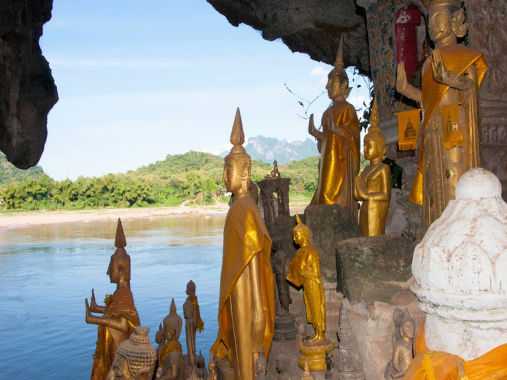 Budas dorados de las cuevas de Pak Ou junto al río Mekong (Laos)