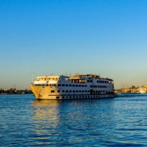 Egipto Cairo y crucero por el Nilo: motonave navegando por el Nilo