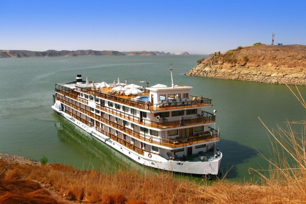 Motonave del crucero por el Nilo en Egipto