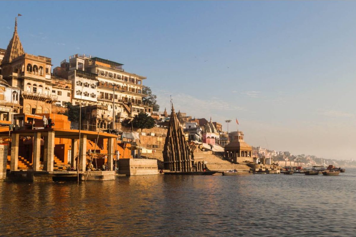 Ghats de Varanasi a orillas del Ganges, India · India a través de los 5 sentidos: Espiritual y vibrante