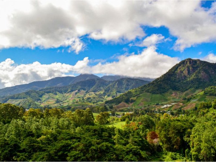 Montañas verdes de Chiriquí, en Panamá, cerca de Boquete