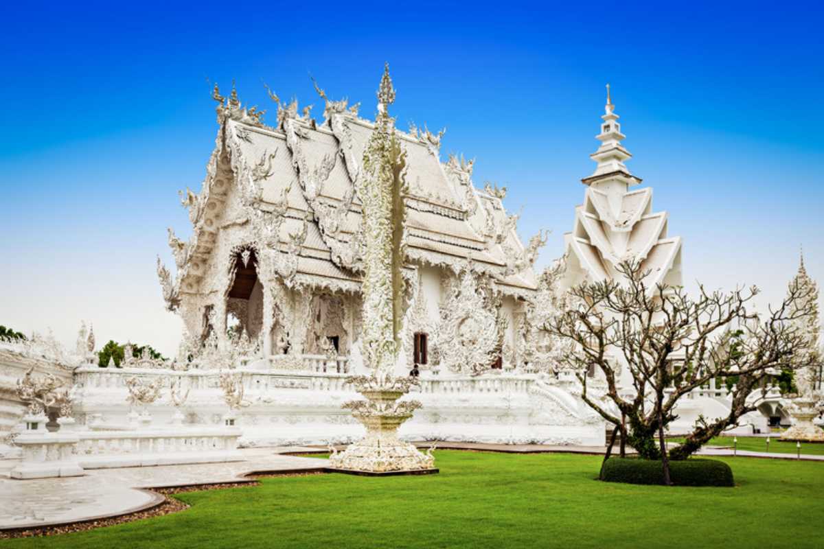 Templo Blanco Wat Rong Khun en Chiang Rai, Tailandia · Tailandia imprescindible: Ciudades y templos únicos